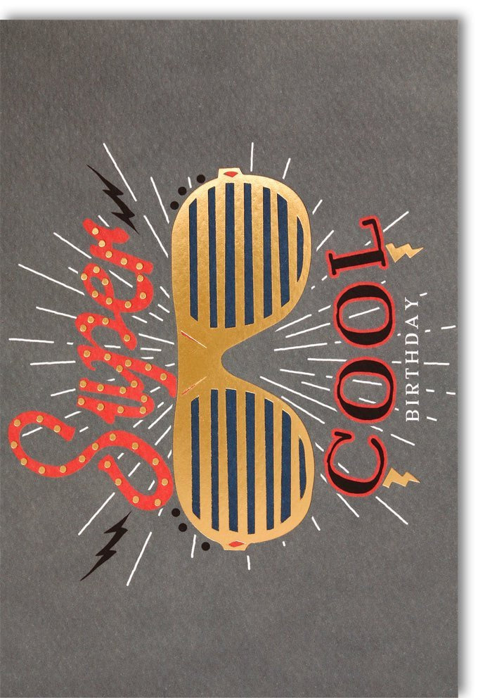 Grußkarte "Super Cool Birthday" – Elegantes Design mit Folienprägung auf Naturkarton & passendem Kuvert.