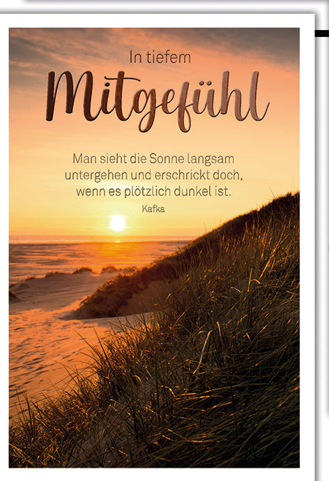 Trauerkarte Mitgefühl: Sonnenuntergang über Dünenlandschaft mit Kafka-Zitat