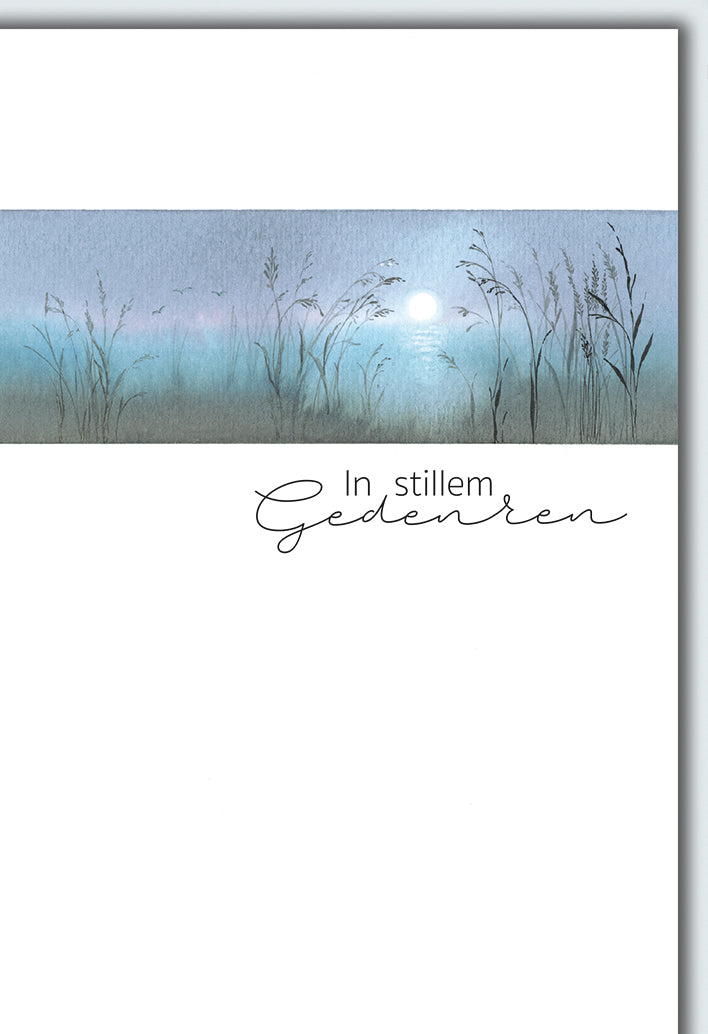 Trauerkarte Modern: Schilfgras am Seeufer in sanften Blautönen mit stilvollem Schriftzug