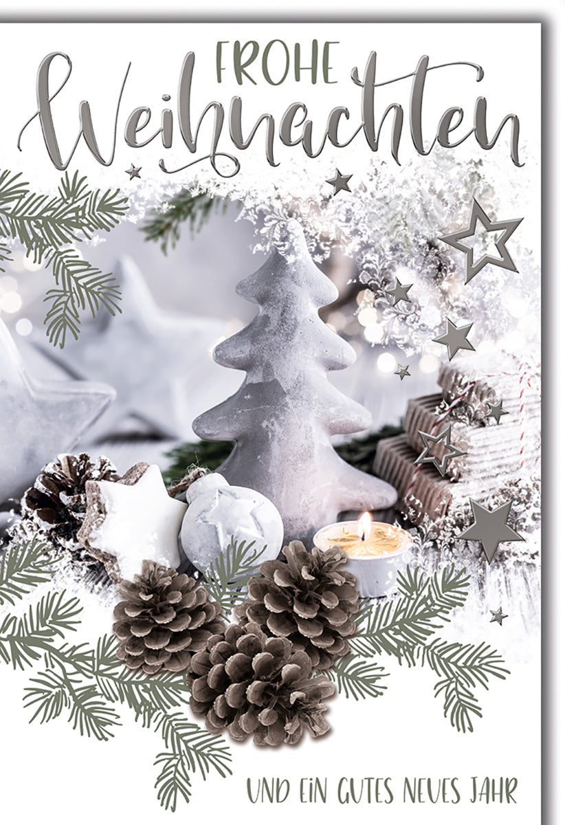 Weihnachtskarte: Elegante Winterlandschaft mit Tannenzapfen und Kerzen – Festliche Grüße für Naturliebhaber