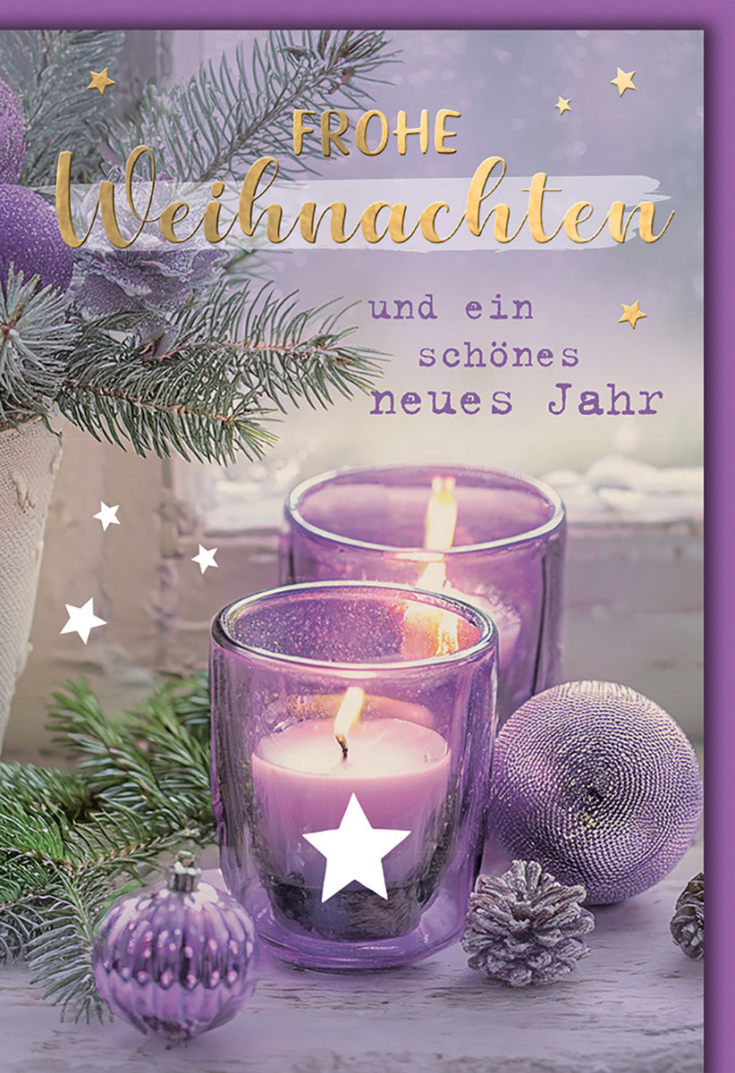 Weihnachtskarte: Elegantes Design mit lila Kerzen und Tannenzweigen – Festliche Grüße für Freunde