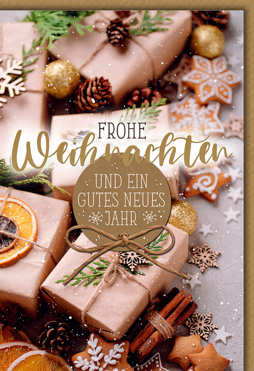 Weihnachtskarte: Rustikaler Stil mit Geschenken, Zimt und Orangenscheiben – Festliche Grüße für Naturliebhaber